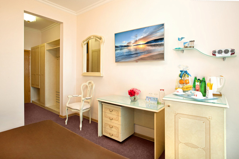 Стандарт Однокомнатный одноместный "улучшенный плюс" с балконом